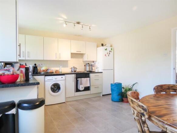 Kitchen 2.JPG