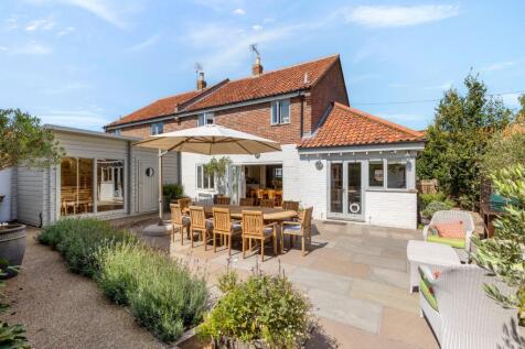 Semi-Detached Home 5 Minutes from Burnham Market Centre