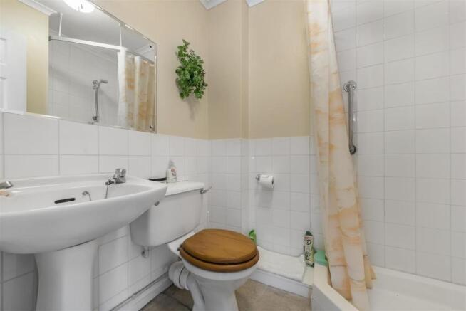Double bedroom and ensuite
