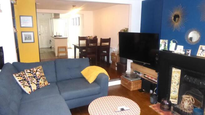 LOUNGE/DINING ROOM