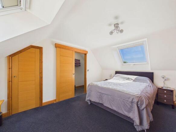 6 bed Detached Bungalow for sale Image 10