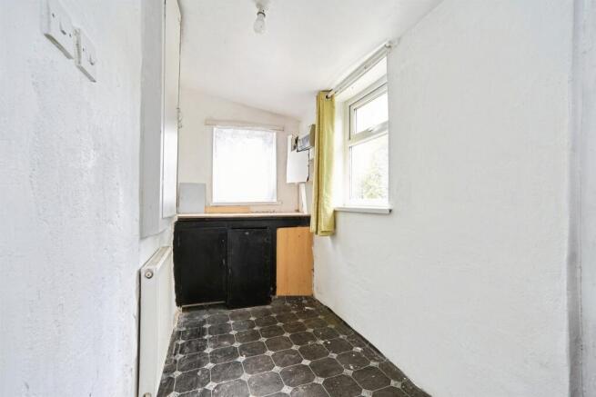 2 bed Semi-Detached Bungalow for sale Image 6