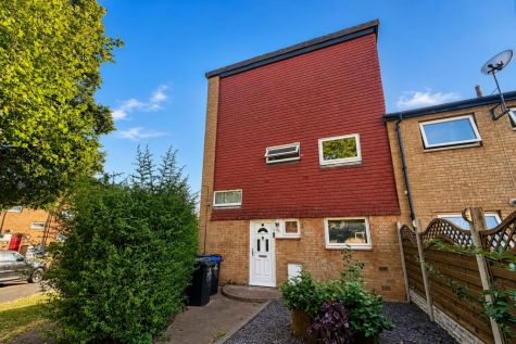 Brackenfield Square, Southfields, Northampton NN3