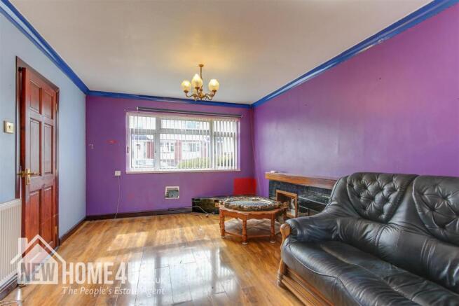LOUNGE / DINING: