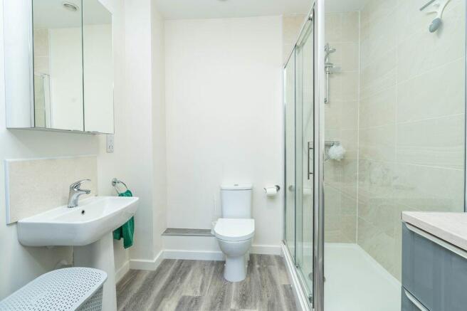 Ensuite to Bed 1