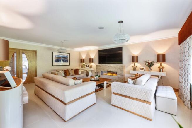 Baroness Drive, Thorntonhall photo 4