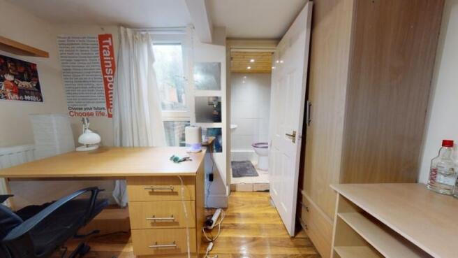 4 bed Terraced to rent Image 6