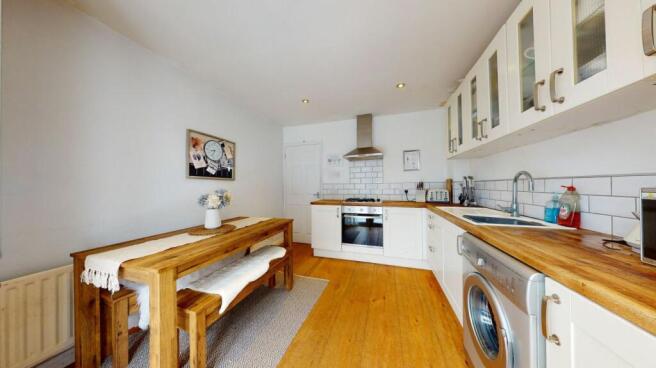 KITCHEN/DINING ROOM