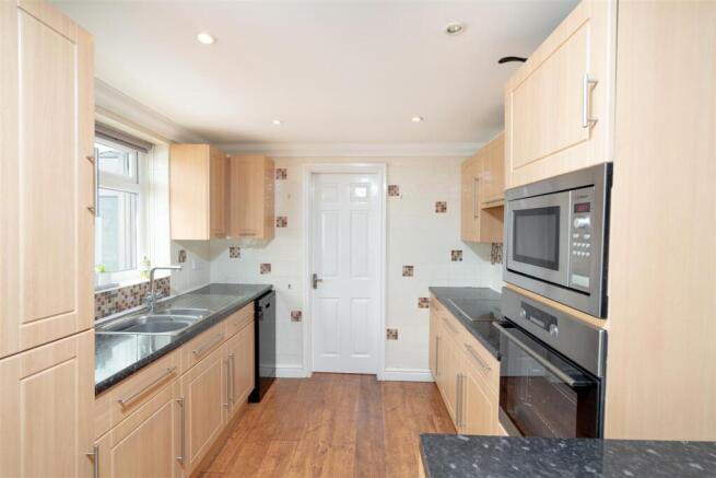 3 bed Semi-Detached for sale Image 5