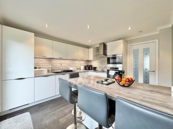 HOLMS CRESCENT, ERKINE KITCHEN PIC