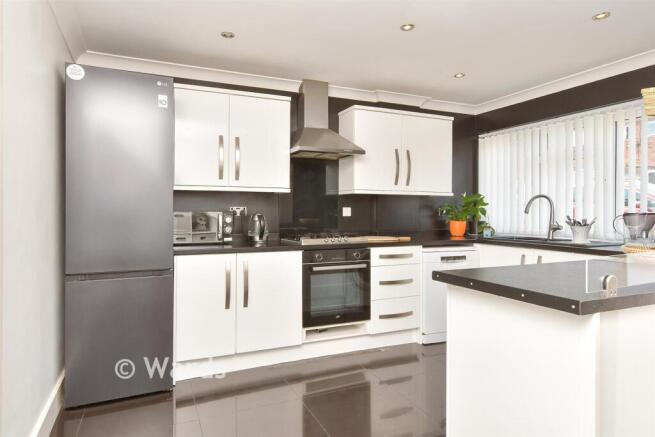 Kitchen/ Dining Room