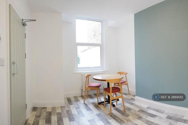 1 bed House Share to rent Image 5