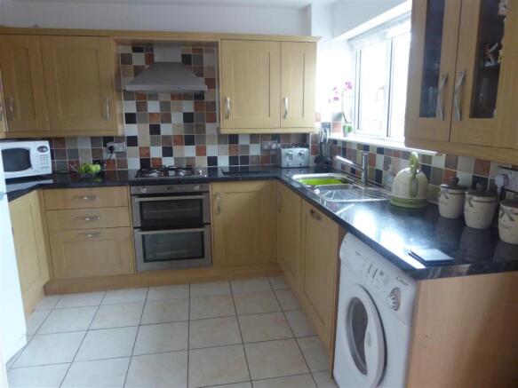 KITCHEN/DINING ROOM