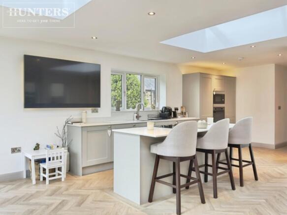 5 bed Detached for sale Image 5