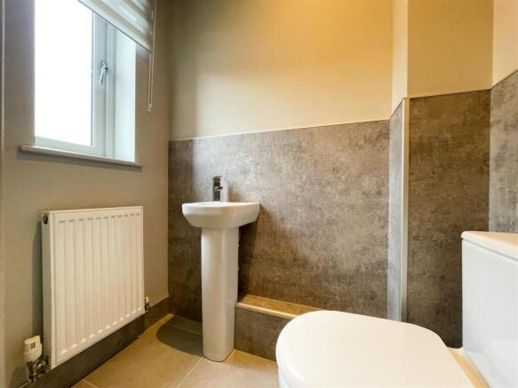 4 bed Semi-Detached to rent Image 9