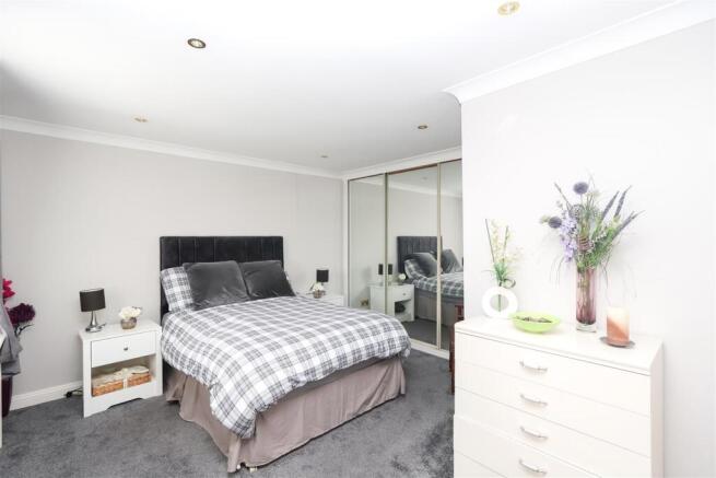 4 bed Detached for sale Image 5