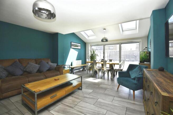 3 bed Semi-Detached for sale Image 12