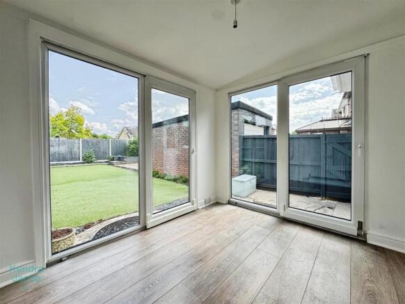 3 bed Semi-Detached for sale Image 7