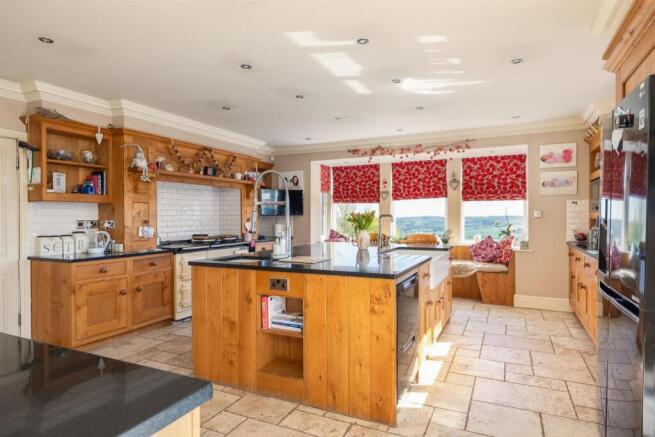 5 bed House for sale Image 6