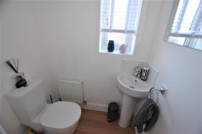 Guests Cloak Room/WC