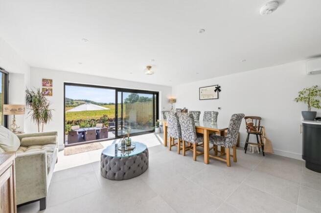 4 bed Detached for sale Image 11