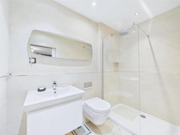 2 bed Apartment for sale Image 11