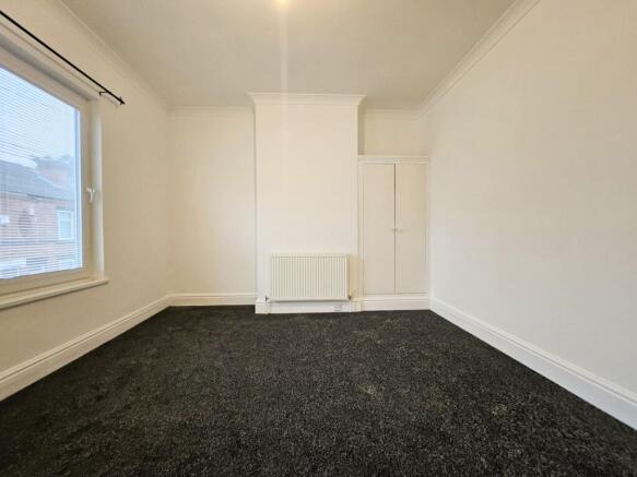 2 bed Terraced to rent Image 5