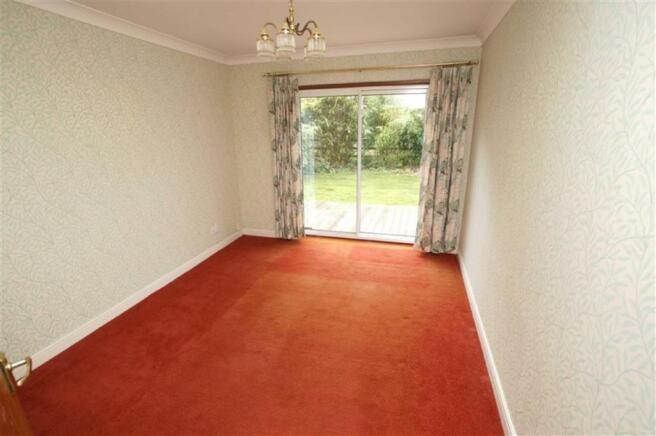 Bedroom 1/Dining Roo