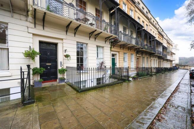 3FF 8 Caledonia Place 18.JPG