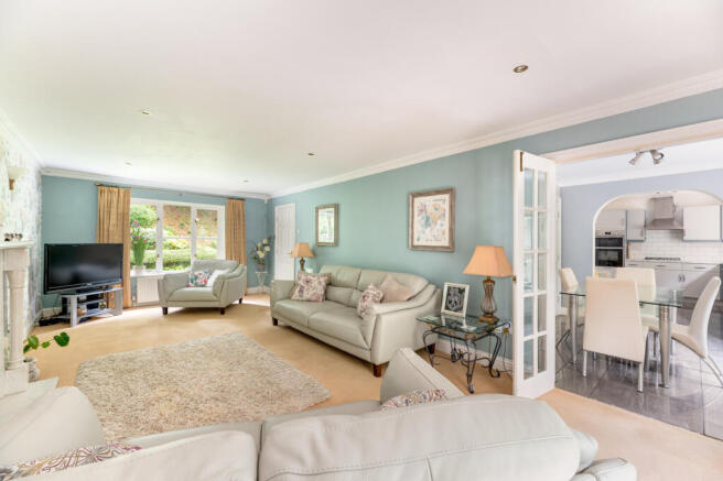5 bed Detached for sale Image 4