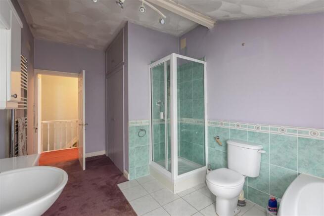 Vine Street 37-Bathroom C.jpg