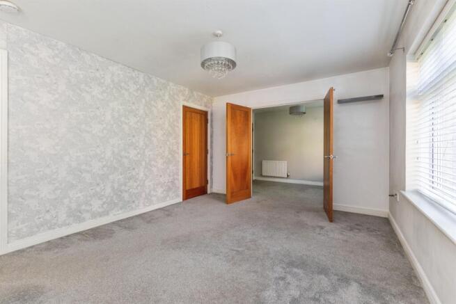 3 bed Ground Flat for sale Image 6
