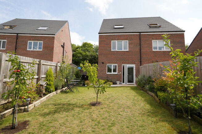 3 bed Semi-Detached for sale Image 8