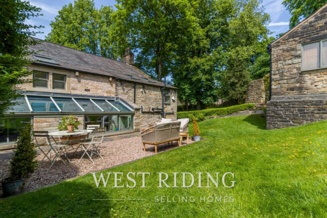 4 bed Detached for sale Image 6