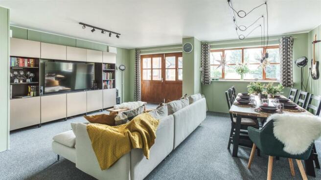 ANNEXE/MEDIA (Coach House) - 1,030 sq. ft