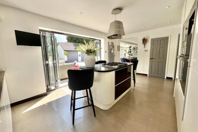 4 bed Detached for sale Image 10