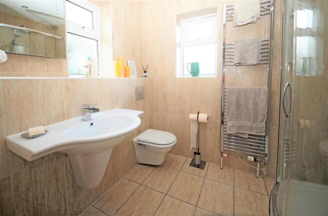 ensuite.JPG