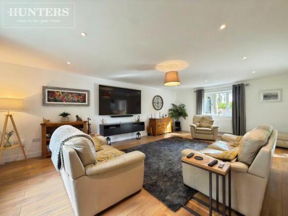 4 bed Detached for sale Image 7