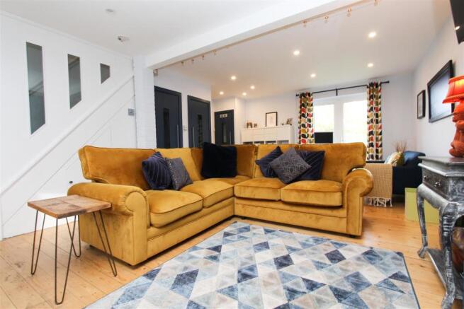 LIVING ROOM 2.jpg