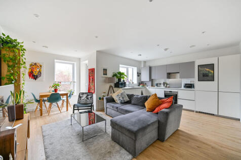 Packham Mews, Hounslow, TW3
