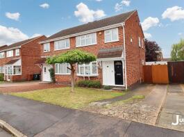 16, Farr Wood Close, Leicester LE6 0FX