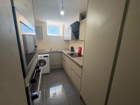 1 bed House of Multiple Occupation to rent Image 9