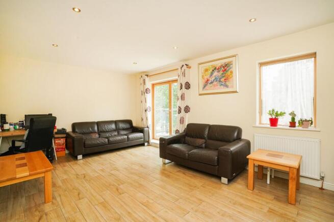 4 bed Town House for sale Image 6
