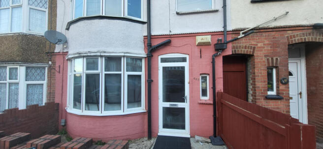 Modern Living 1 bedroom Apartment Close to Town &