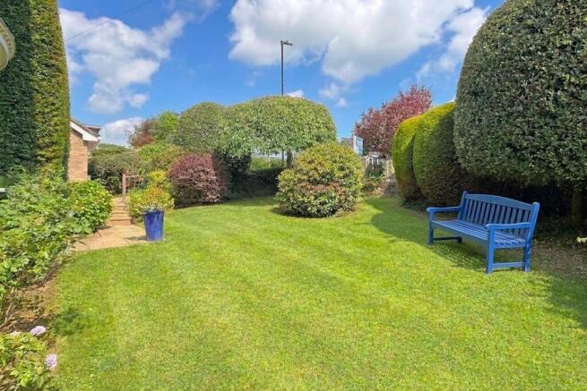 5 bed Detached for sale Image 12