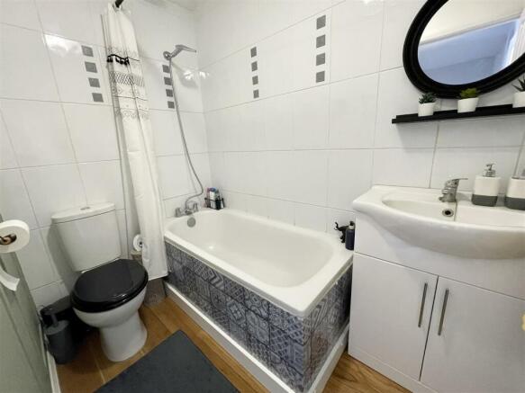 7. bathroom.jpg