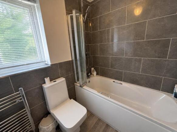 4 bed Detached for sale Image 7