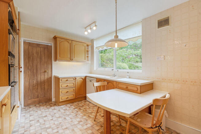 4 bed Detached for sale Image 11