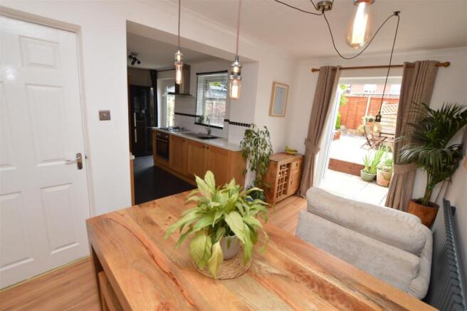 Open plan kitchen/dining room