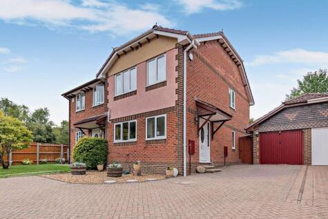 Lytchett Drive, Broadstone, BH18